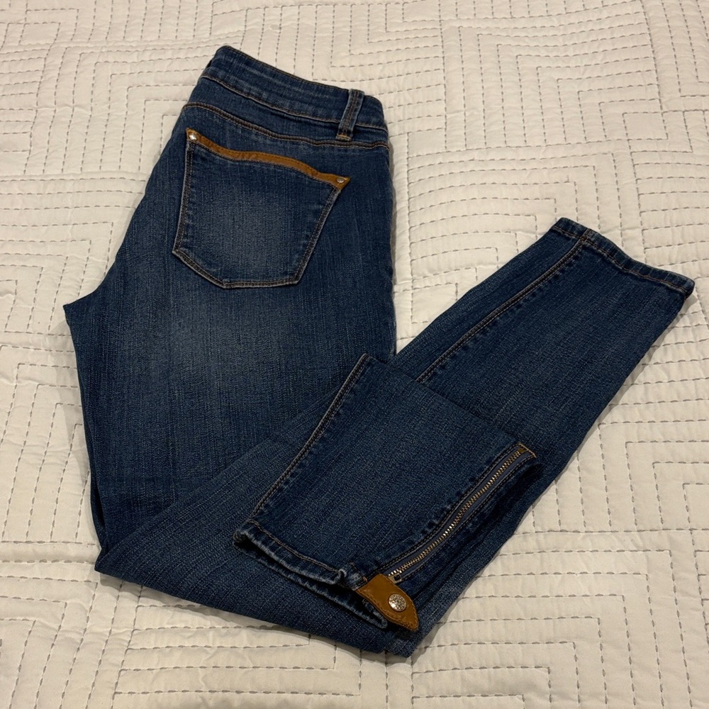 Elegant Blue Skinny Jeans with Tan Details